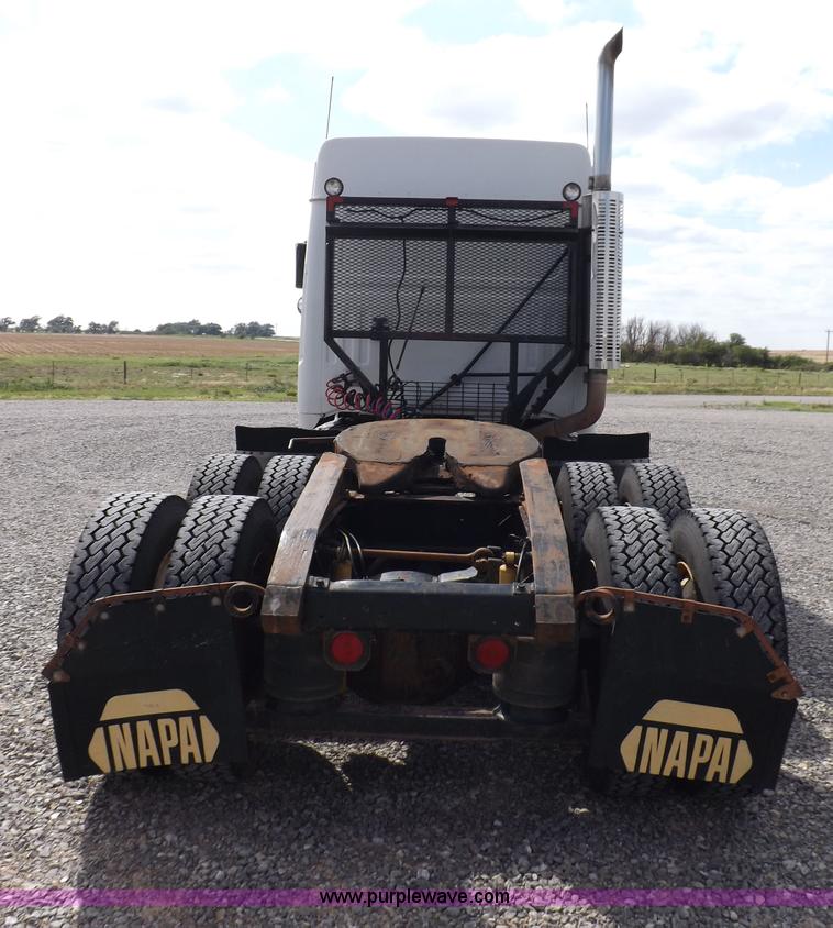 image for item H1833 1988 Volvo WIA semi truck