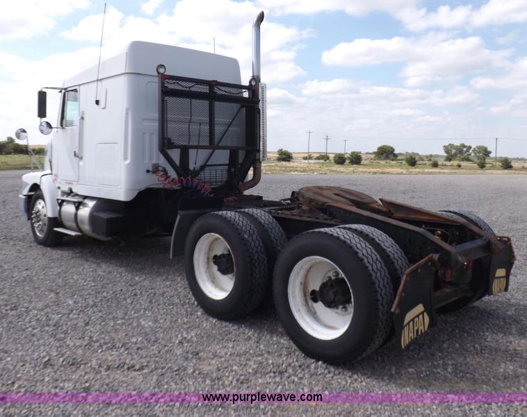 image for item H1833 1988 Volvo WIA semi truck