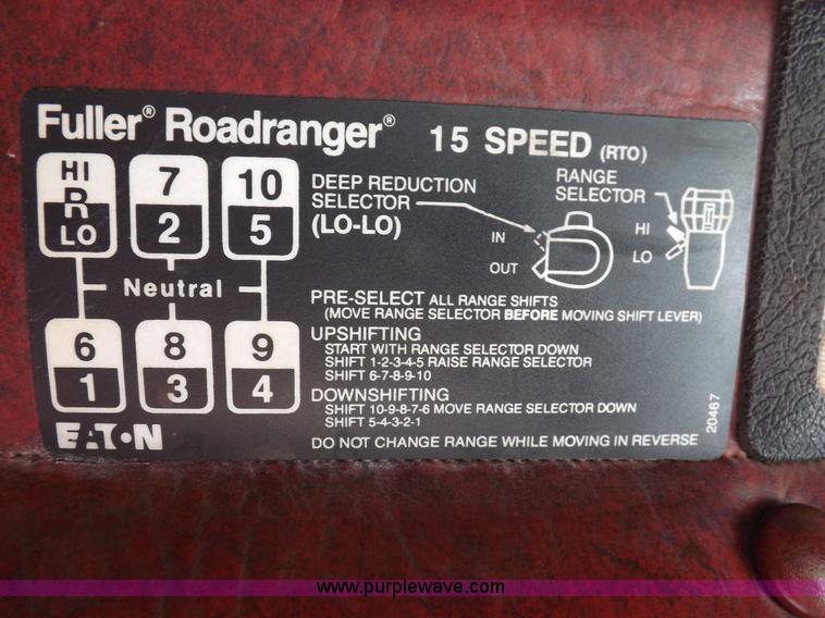 image for item H1833 1988 Volvo WIA semi truck