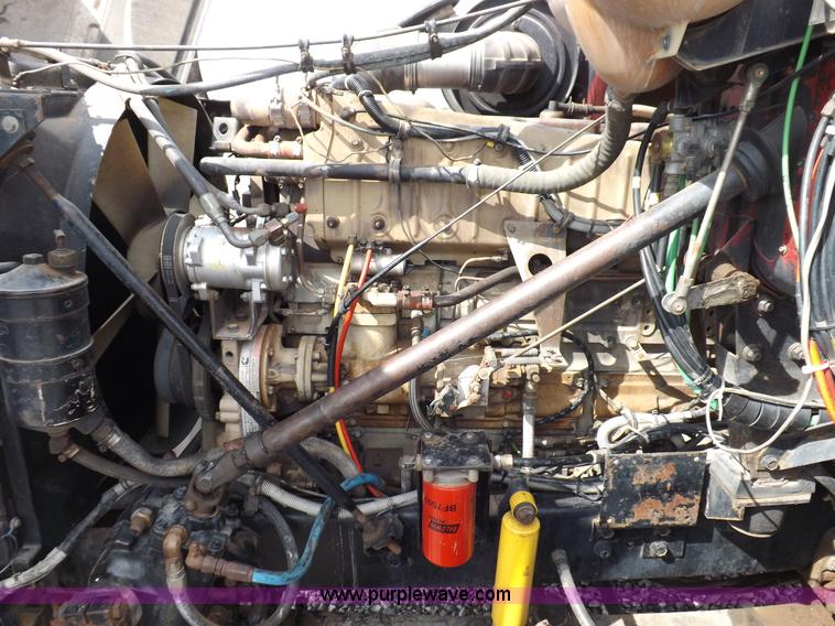 image for item H1833 1988 Volvo WIA semi truck