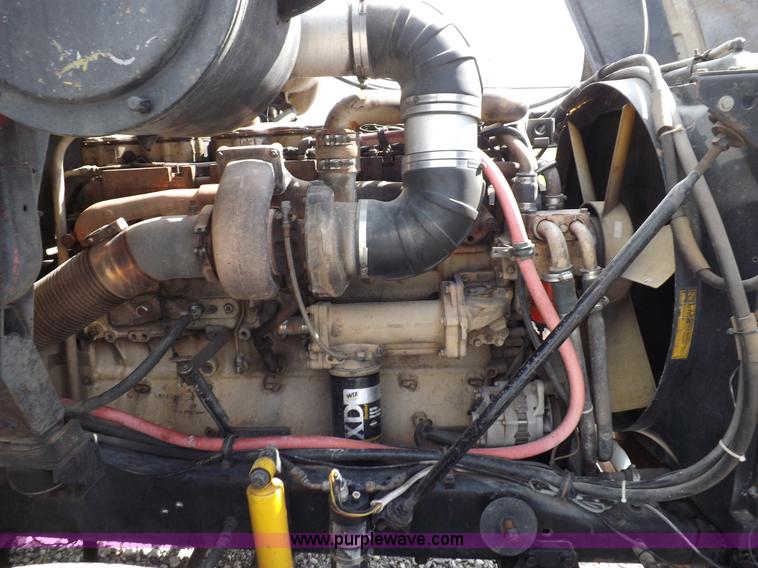 image for item H1833 1988 Volvo WIA semi truck