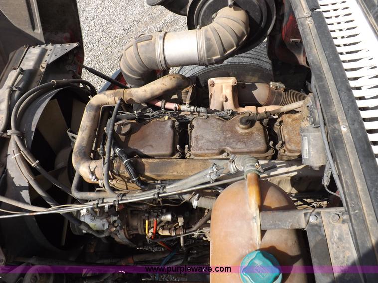 image for item H1833 1988 Volvo WIA semi truck