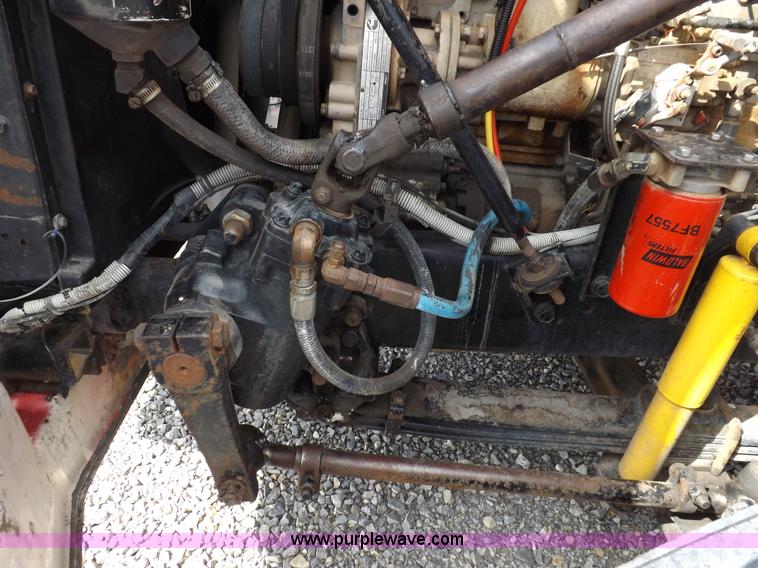 image for item H1833 1988 Volvo WIA semi truck