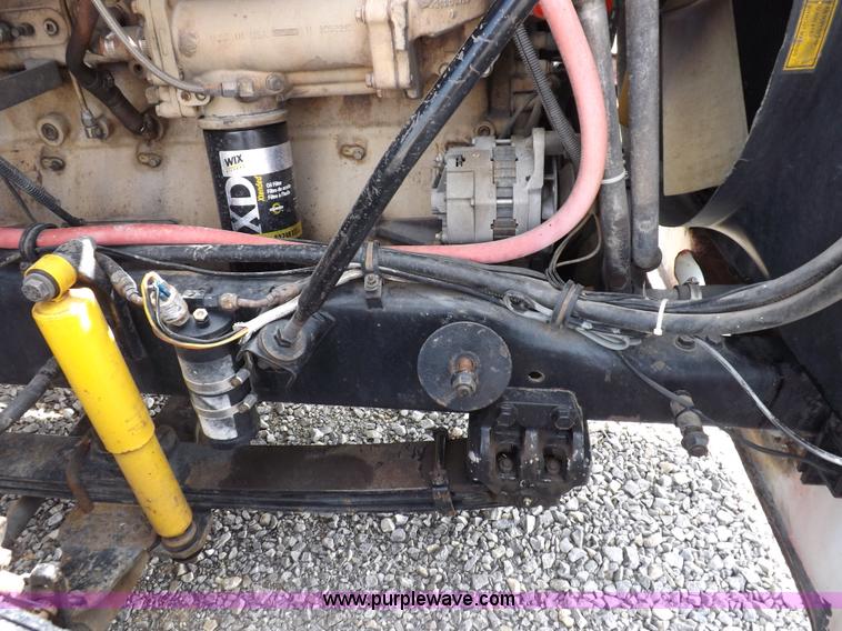 image for item H1833 1988 Volvo WIA semi truck