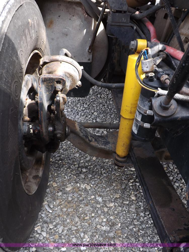 image for item H1833 1988 Volvo WIA semi truck