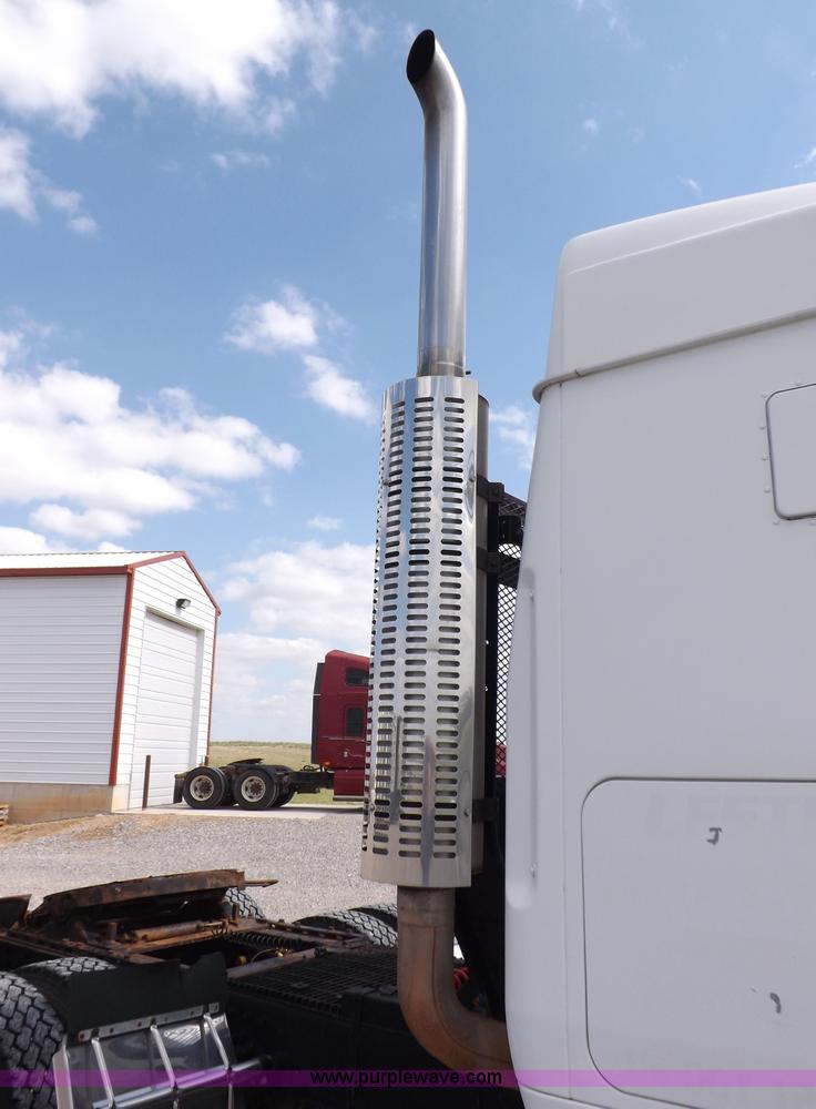 image for item H1833 1988 Volvo WIA semi truck