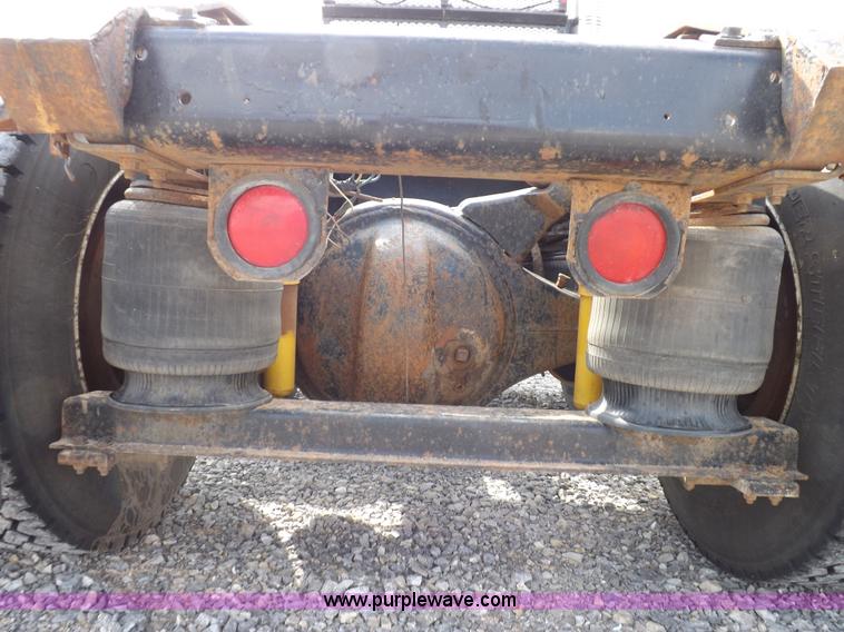 image for item H1833 1988 Volvo WIA semi truck