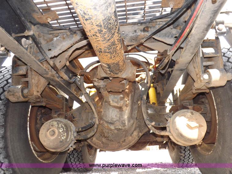 image for item H1833 1988 Volvo WIA semi truck