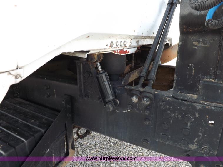 image for item H1833 1988 Volvo WIA semi truck