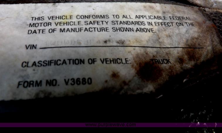 image for item H1833 1988 Volvo WIA semi truck