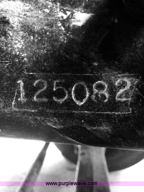 image for item H1833 1988 Volvo WIA semi truck