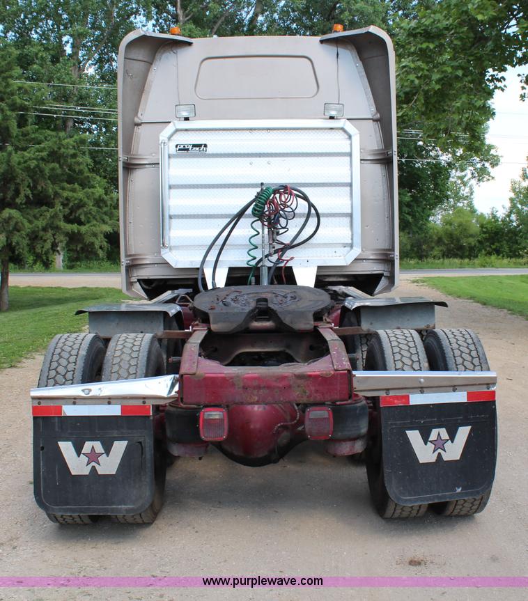 image for item H2512 2000 Western Star 4900EX semi truck