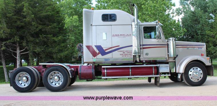 image for item H2512 2000 Western Star 4900EX semi truck