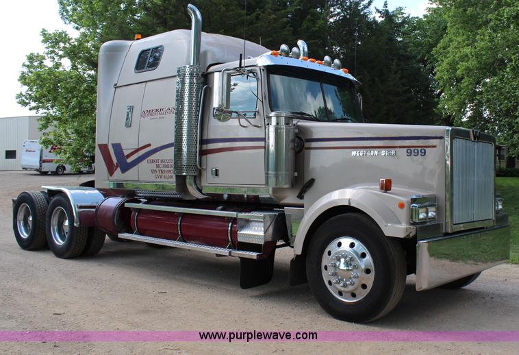 image for item H2512 2000 Western Star 4900EX semi truck