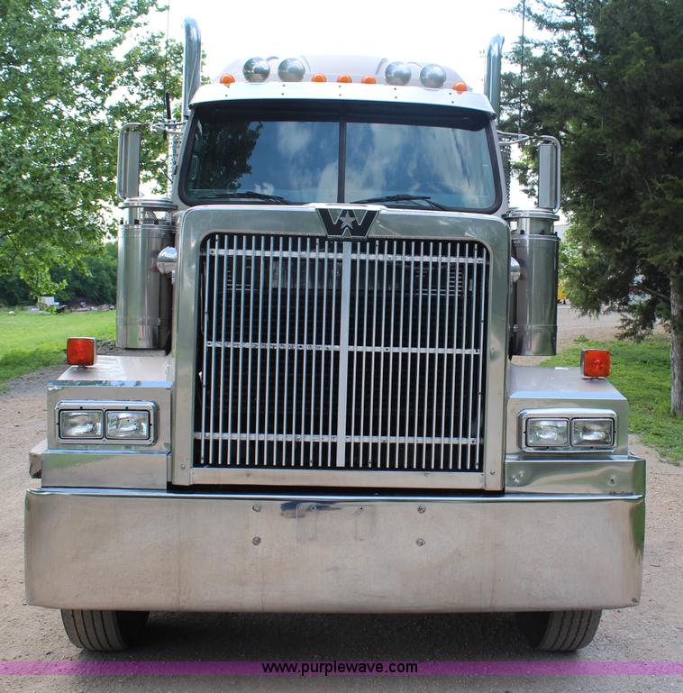 image for item H2512 2000 Western Star 4900EX semi truck