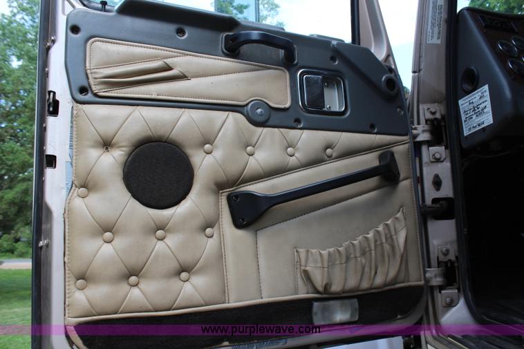 image for item H2512 2000 Western Star 4900EX semi truck