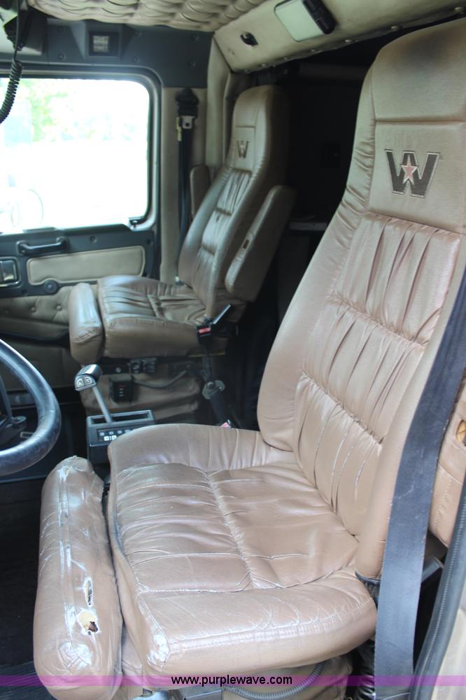 image for item H2512 2000 Western Star 4900EX semi truck