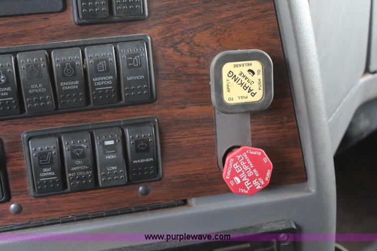 image for item H2512 2000 Western Star 4900EX semi truck