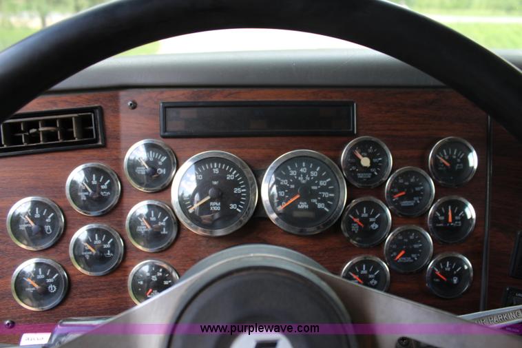 image for item H2512 2000 Western Star 4900EX semi truck