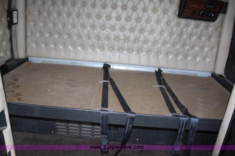 image for item H2512 2000 Western Star 4900EX semi truck