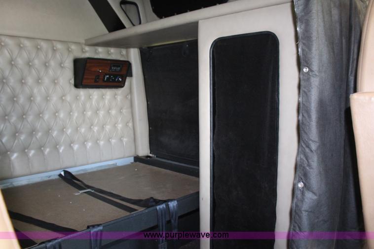 image for item H2512 2000 Western Star 4900EX semi truck