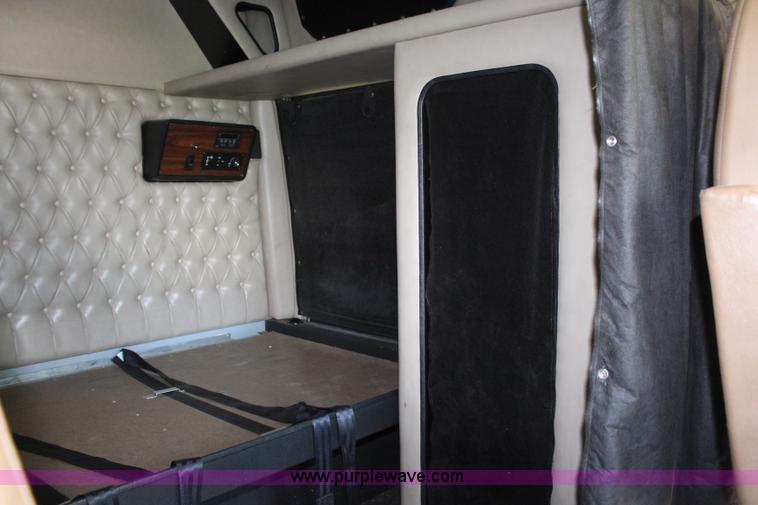 image for item H2512 2000 Western Star 4900EX semi truck