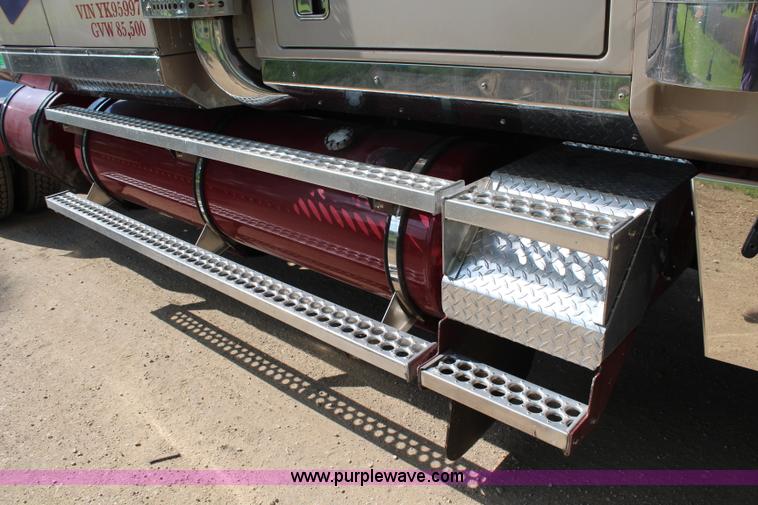 image for item H2512 2000 Western Star 4900EX semi truck