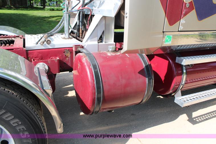 image for item H2512 2000 Western Star 4900EX semi truck