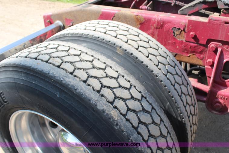 image for item H2512 2000 Western Star 4900EX semi truck