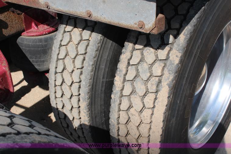 image for item H2512 2000 Western Star 4900EX semi truck