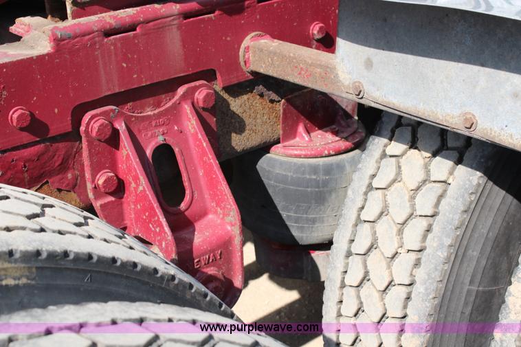 image for item H2512 2000 Western Star 4900EX semi truck