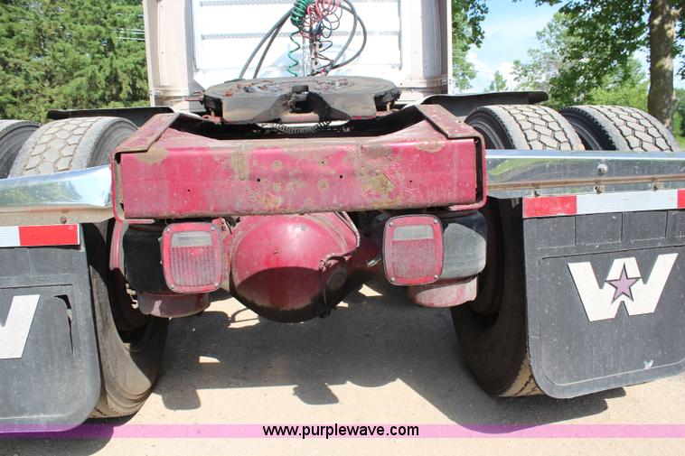 image for item H2512 2000 Western Star 4900EX semi truck