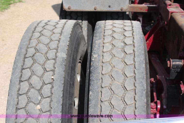 image for item H2512 2000 Western Star 4900EX semi truck