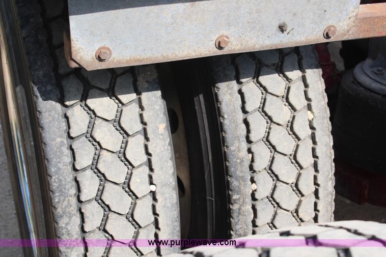 image for item H2512 2000 Western Star 4900EX semi truck