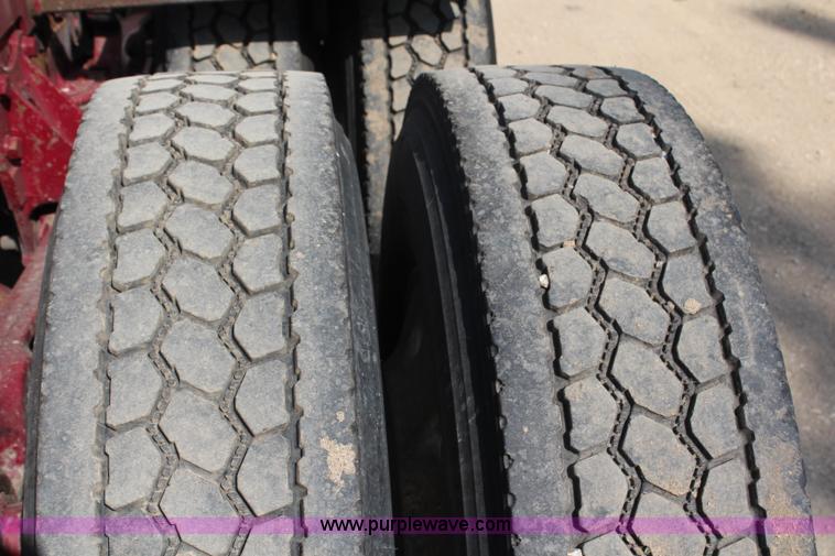 image for item H2512 2000 Western Star 4900EX semi truck