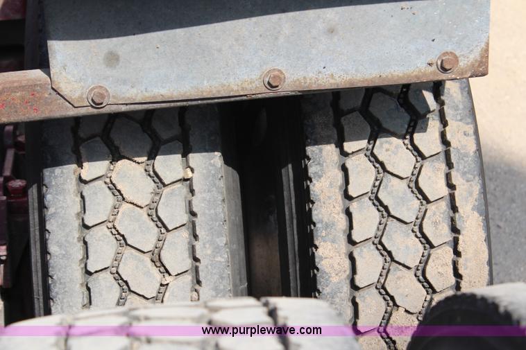 image for item H2512 2000 Western Star 4900EX semi truck