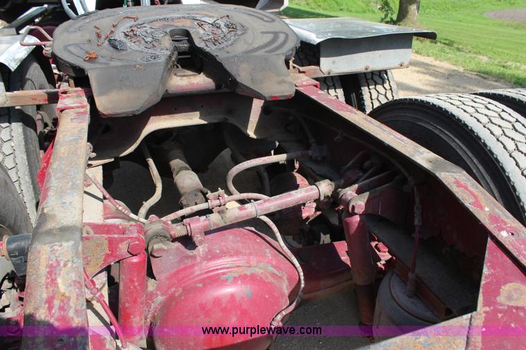 image for item H2512 2000 Western Star 4900EX semi truck