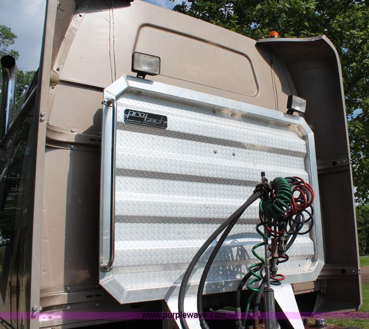 image for item H2512 2000 Western Star 4900EX semi truck