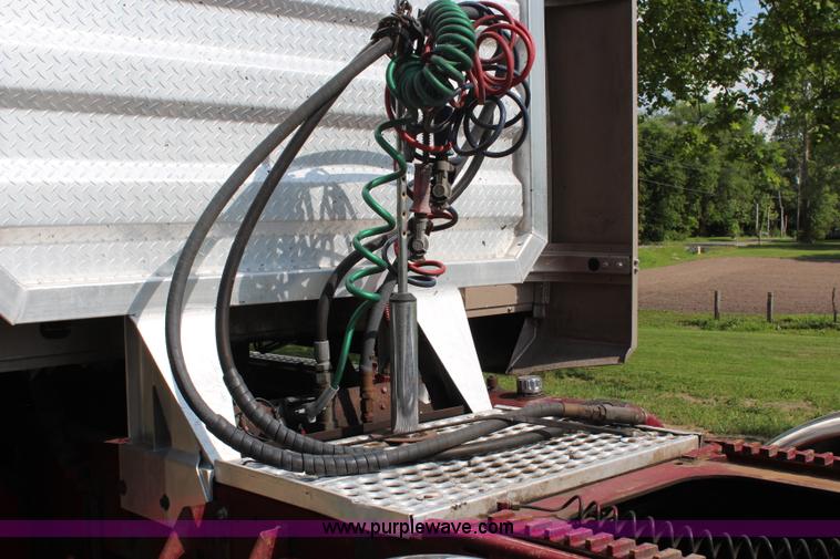 image for item H2512 2000 Western Star 4900EX semi truck