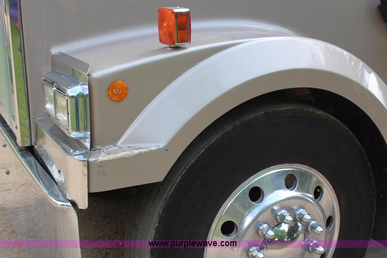 image for item H2512 2000 Western Star 4900EX semi truck