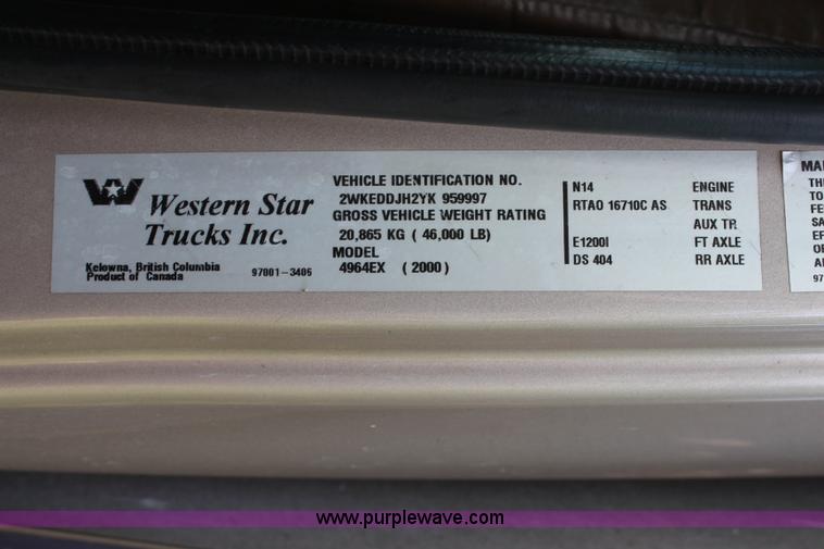 image for item H2512 2000 Western Star 4900EX semi truck