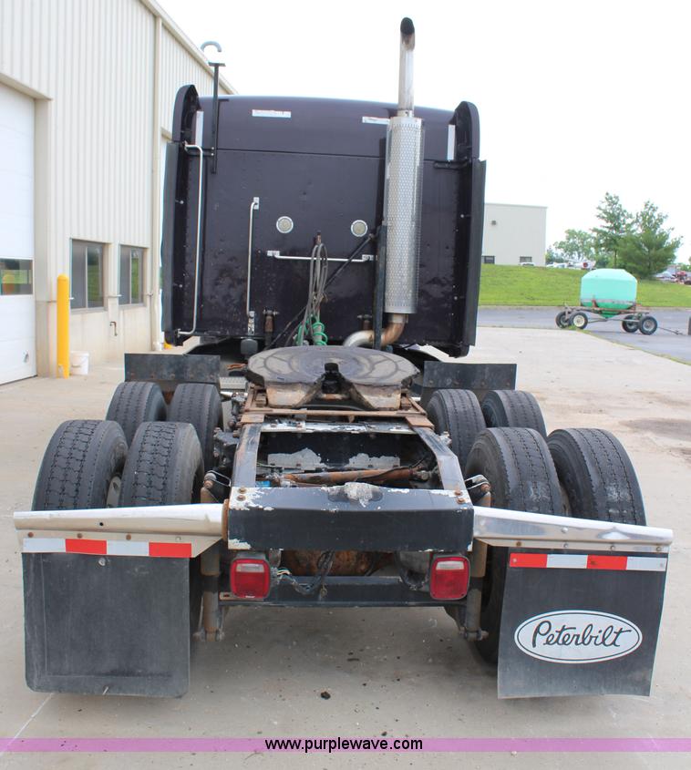 image for item H2559 2004 Peterbilt 387 semi truck