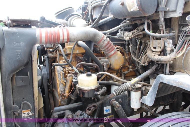 image for item H2559 2004 Peterbilt 387 semi truck