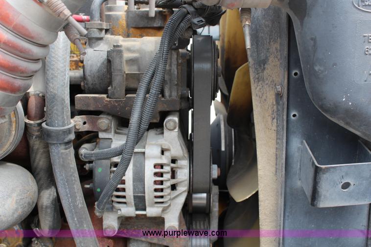 image for item H2559 2004 Peterbilt 387 semi truck