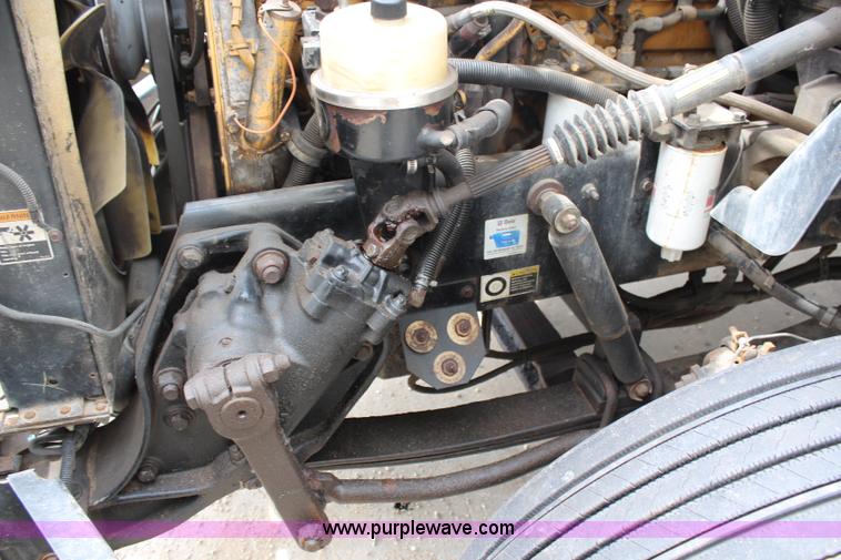 image for item H2559 2004 Peterbilt 387 semi truck