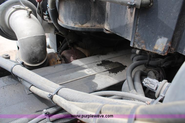 image for item H2559 2004 Peterbilt 387 semi truck