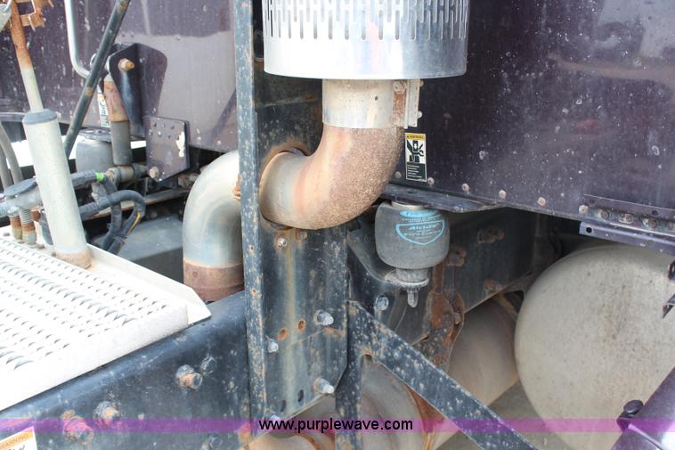 image for item H2559 2004 Peterbilt 387 semi truck