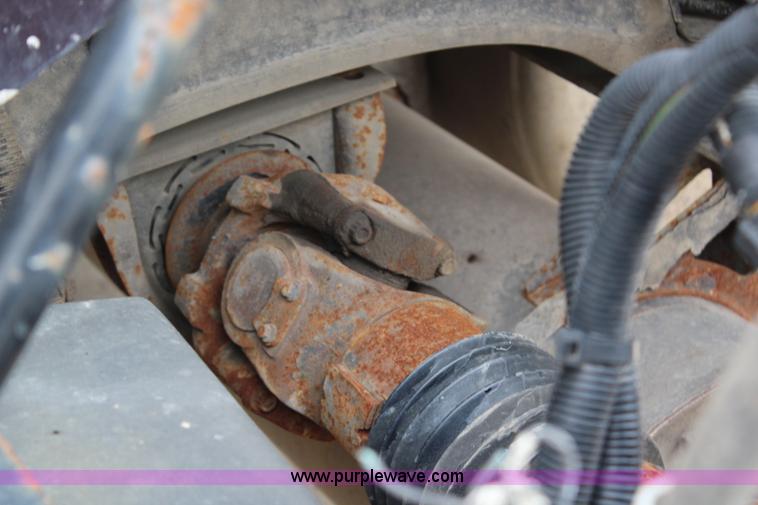 image for item H2559 2004 Peterbilt 387 semi truck