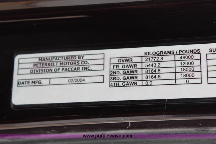 image for item H2559 2004 Peterbilt 387 semi truck