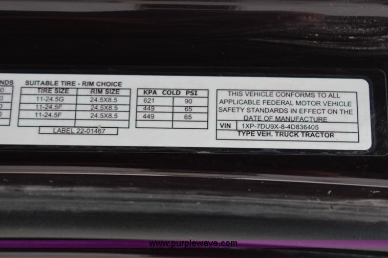 image for item H2559 2004 Peterbilt 387 semi truck